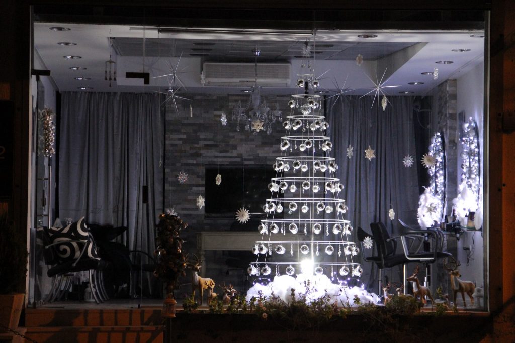 O2-Beauty-Salon-Modern-Christmas-Tree-Hanging-Decor-Israel