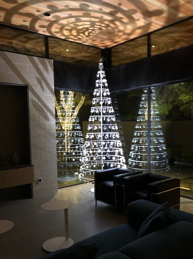 Soaring 10 Decorated Tree