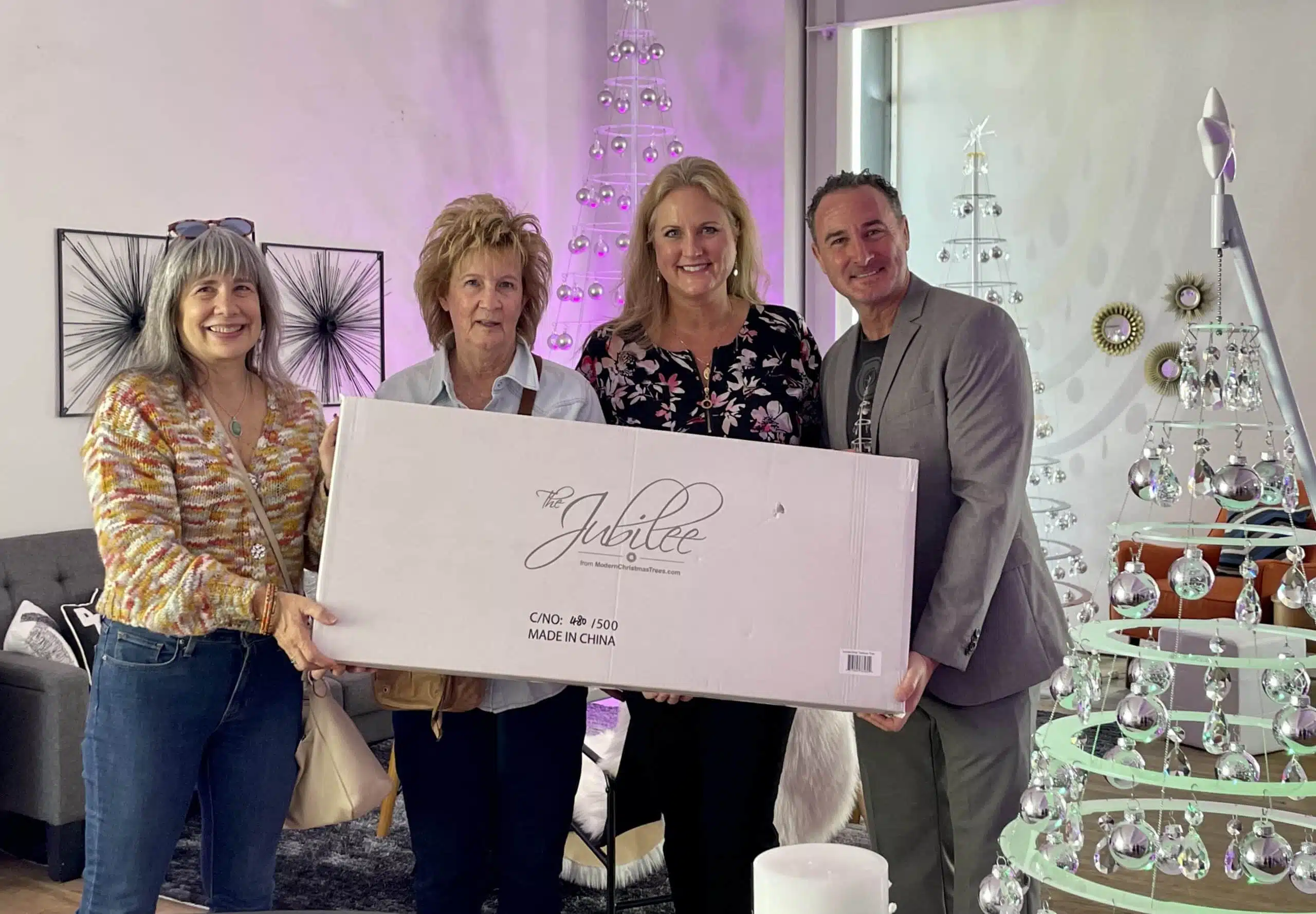 Store Modern Christmas Trees